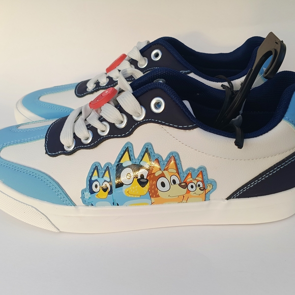 Bluey Girls Boys Sneakers Youth Size 7 White Light Blue Cartoon Casual Shoes NWT - Picture 3 of 10